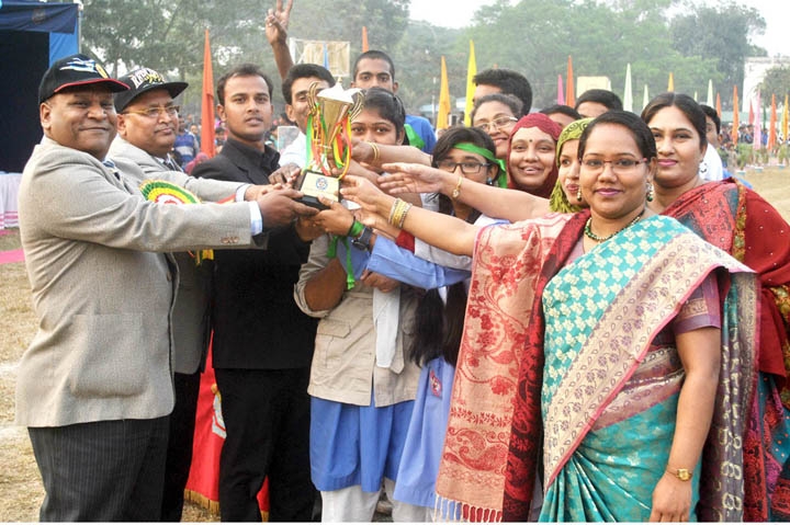 AOC of BAF Base Bangabandhu Air Commodore M Obaidur Rahman giving away trophy to Nabab Siraj-Ud-Dowla House, which emerged champions in the Annual Sports Competition of BAF Shaheen College,Kurmitola on Thursday. ISPR photo