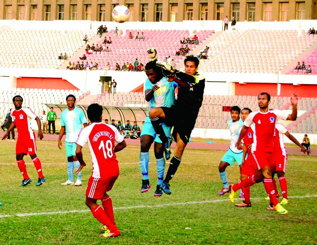 An exciting moment of the match of the Nitol Tata Bangladesh Premier Football League between Dhaka Abahani Limited and Sheikh Russel Krira Chakra at the Bangabandhu National Stadium on Monday. The match ended in a goalless draw.