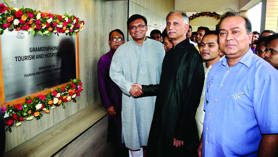 Dhaka University Vice Chancellor Prof AAMS Arefin Siddique inaugurating Grameenphone- Tourism and Hospitality Lab at Faculty of Business Studies on Friday. The lab equipped with 52 computers, along with printer, multimedia projector, CCTV and with most m