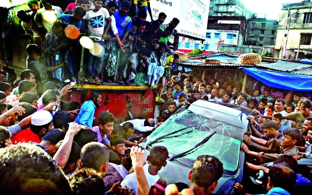 A Dhaka-bound train â€˜Chattala Expressâ€™ crashes into the private car at the Malibagh Bazar level crossing injuring four people on Friday.