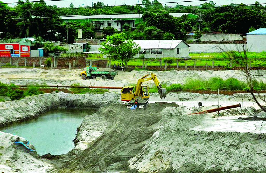 Extraction of sands from char areas of Dhaleswari River being continued unabated by unscrupulous persons ignoring court order causing degradation of environment. This photo was taken on Saturday.