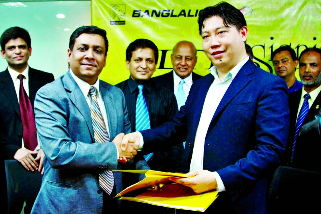 Md Shafiqul Islam, Chief Operating Officer of Banglalion and Shixiaojie (Colin), Chief Technical Officer of Huawei recently sign an agreement to take technical support for long-term evolution (LTE-4G) network from Huawei.