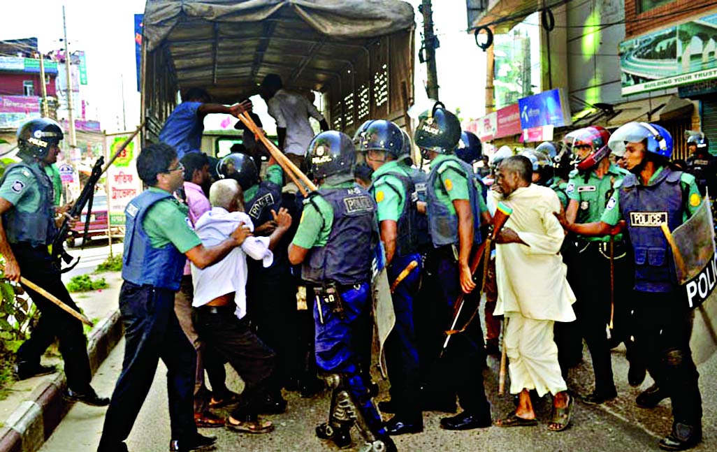 Law enforcers picked up about 25 people from the spot where students of Shahjalal City College locked in clashes with transport workers on Tuesday in Sylhet.