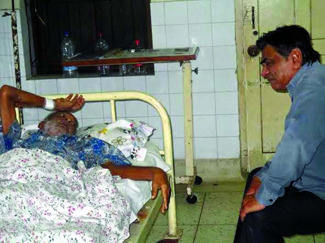President of Bangladesh Football Federation (BFF) Kazi Salahuddin visited Dhaka Medical College Hospital to see the condition of Chairman of Women's Wing of BFF Sirajul Islam Bachchu on Friday. Sirajul Islam Bachchu has been suffering from kidney disease