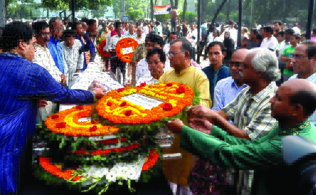 People from all walks of life paying last respect to eminent educationist Prof Zillur Rahman Siddiqui by placing floral wreaths on his coffin at the Central Shaheed Minar in the city on Thursday.
