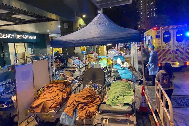 The Omicron surge in Hong Kong has left elderly patients waiting outside in the cold and wind for admission to hospital. Agency photo