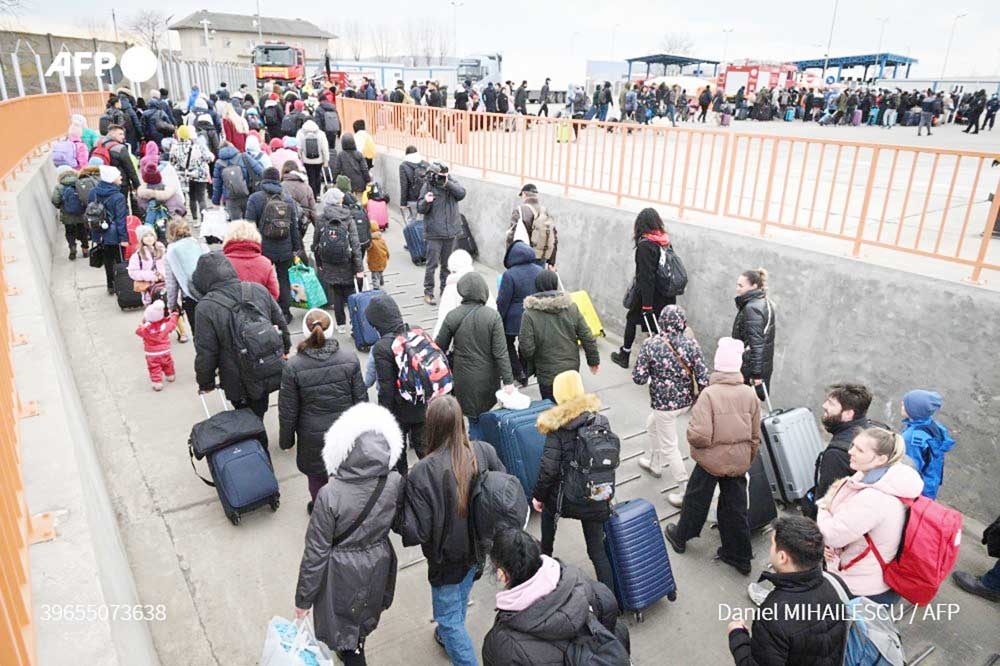 Thousands of people in search of safety from Russian invasion of Ukraine Agency photo