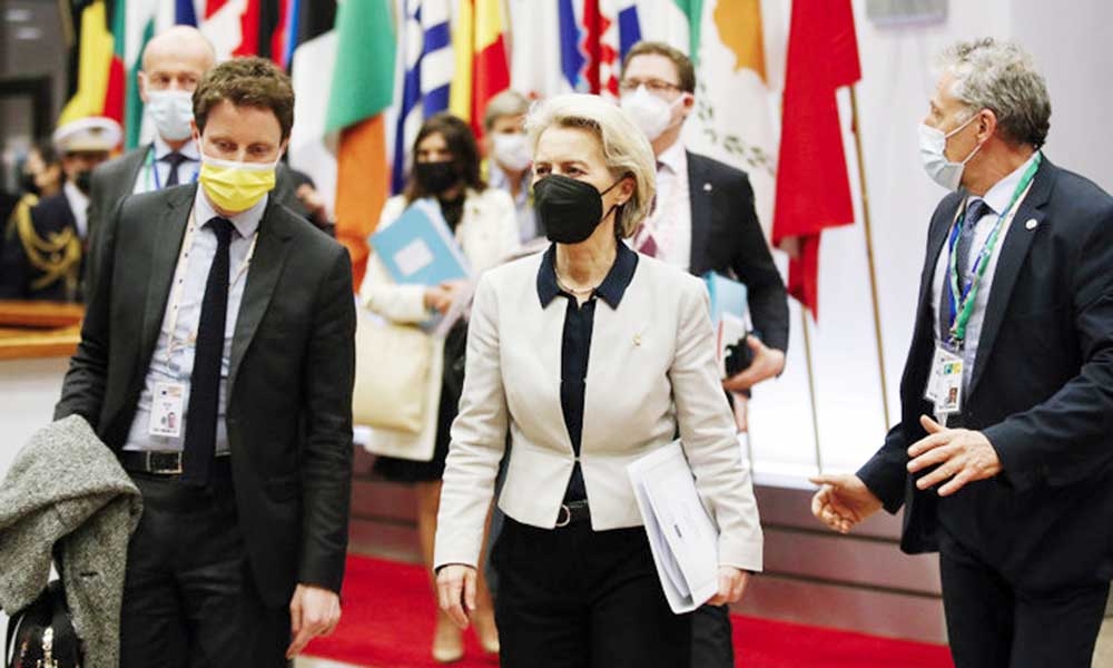 European Commission chief Ursula von der Leyen (center) says the powers agreed to limit the Russian central bank’s ability to access its vast foreign reserves, estimated to be over US$600 billion. Agency photo