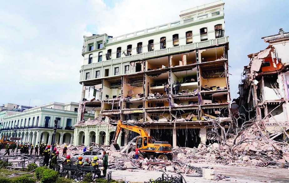 Machinery remove debris after an explosion hit the Hotel Saratoga in Havana, Cuba on Friday. Agency photo