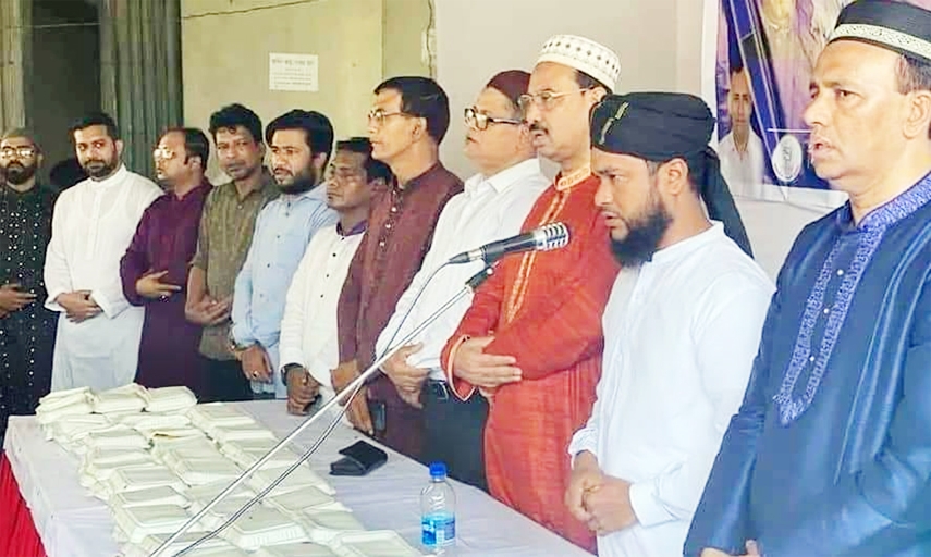 AJM Nasir Uddin, general secretary of Mohanagar Awami League and former mayor of Chattogram City Corporation was present as Chief guest and distributed the cooked food among the destitute.