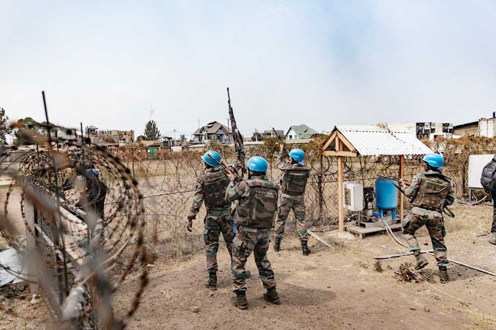 UN soldiers from the peacekeeping mission in the Democratic Republic of Congo (MONUSCO) take position at a looted warehouse at the UN facilities in Goma. Agency photo