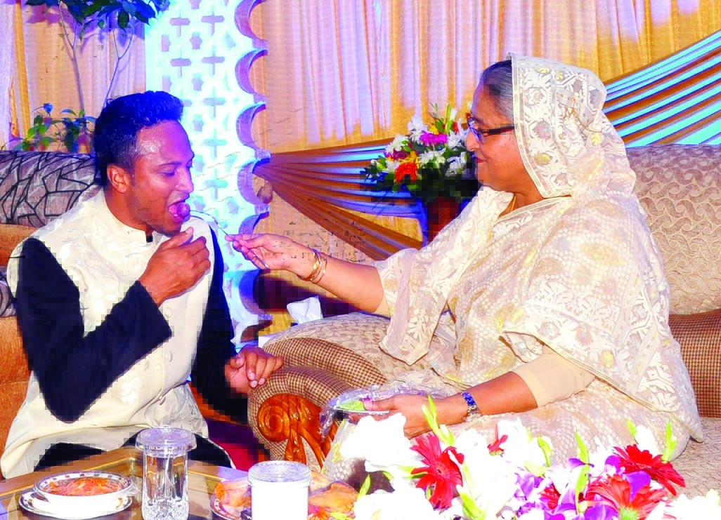 Prime Minister Sheikh Hasina entertaining Shakib Al Hasan with sweet when Shakib Al Hasan went to Gono Bhaban for a courtesy visit marking the Eid-ul-Azha on Saturday. BSS photo