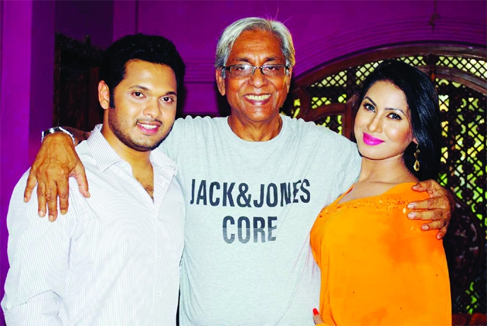Khalid Hossain Samrat, Chashi Nazrul Islam and Alisha Pradhan at the shooting spot of movie ‘Bhul Jodi Hoy’