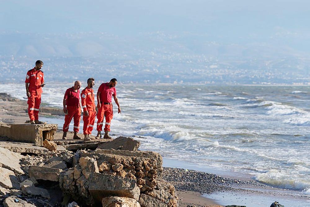 Syria rescue team looking for floating dead bodies, who died after a Lebanon boat sank in the sea. Agency photo