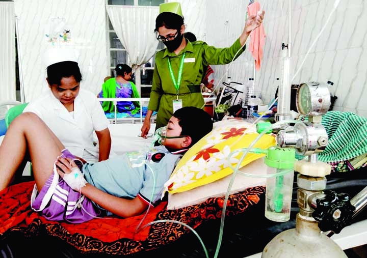 A kid infected with dengue fever receives treatment at the Holy Family Hospital in the capital on Thursday. NN photo