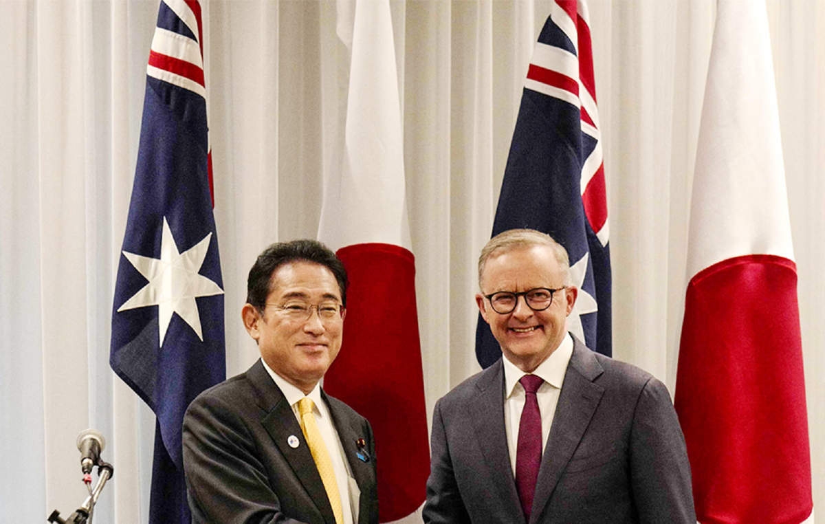 Australia's Prime Minister Anthony Albanese (R) shakes hands with Japanese Prime Minister Fumio Kishida (L) after a press conference as part of their meeting in Perth on Saturday. Agency photo