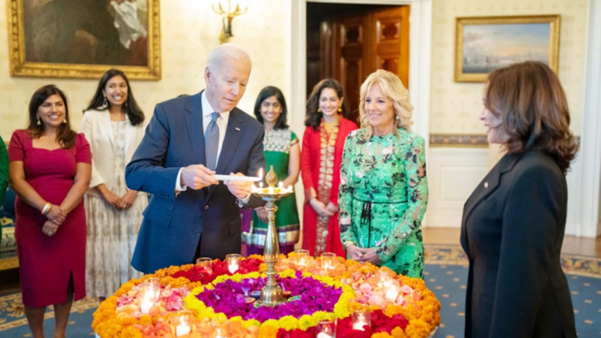 U.S President Joe Biden, First Lady Dr Jill Biden hosted the largest ever Diwali reception at the White House on Monday and were joined by U.S Vice President Kamala Harris. Joe Biden wished all Indians by lighting diya at the White House. Agency photo