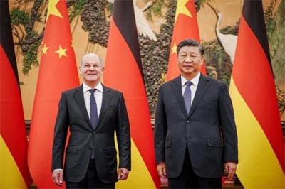 Chinese President Xi Jinping, on the right, welcomes German Chancellor Olaf Scholz, on the left, at the Grand Hall in Beijing on Friday.