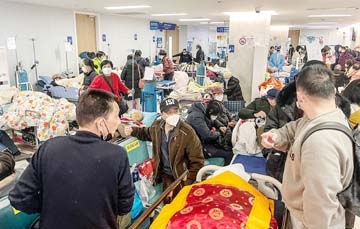 Patients on stretchers are seen at Tongren hospital in Shanghai, China on Tuesday. Agency photo