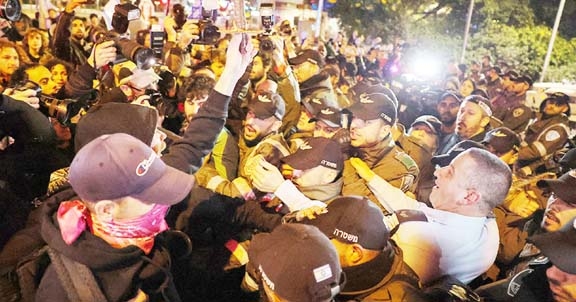 Israeli security forces scuffle with left-wing protesters as they reportedly attempt to block a highway during a rally against Prime Minister Benjamin Netanyahu's new hard-right government in the coastal city of Tel Aviv on Saturday. Agency photo