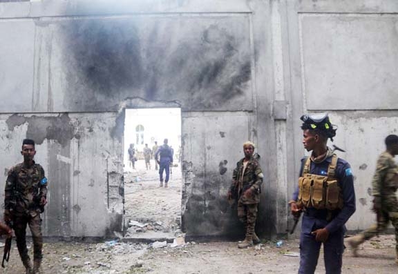 Somali security forces stand outside the mayor's office following a blast in Mogadishu, Somalia on Sunday. Agency photo