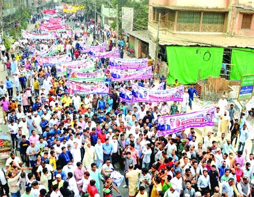 Thousands of leaders and activists of BNP and its affiliated organisations bring out separate silent processions from Gopibagh to Nayabazar in the capital on Friday. This photo was taken from Hatkhola.