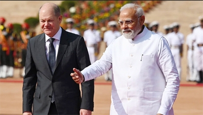 India's prime minister Narendra Modi (R) walks with German Chancellor Olaf Scholz (L) during his ceremonial reception at India's presidential palace Rashtrapati Bhavan in New Delhi on Saturday.