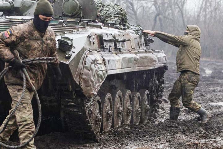 File photo: Ukrainian service members are seen next an infantry fighting vehicle near the frontline town of Bakhmut, amid Russia's attack on Ukraine, in Donetsk region, Ukraine February 25, 2023. Agency photo