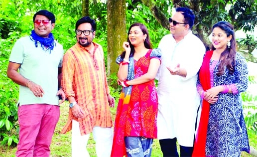 From left to right: Arfan Ahmed, Saju Khadem, Nabila Binte Islam, Mir Sabbir and Urmila Srabanti Kar at a photo session in the shooting of the drama serial ‘Cheater and Gentlemen’